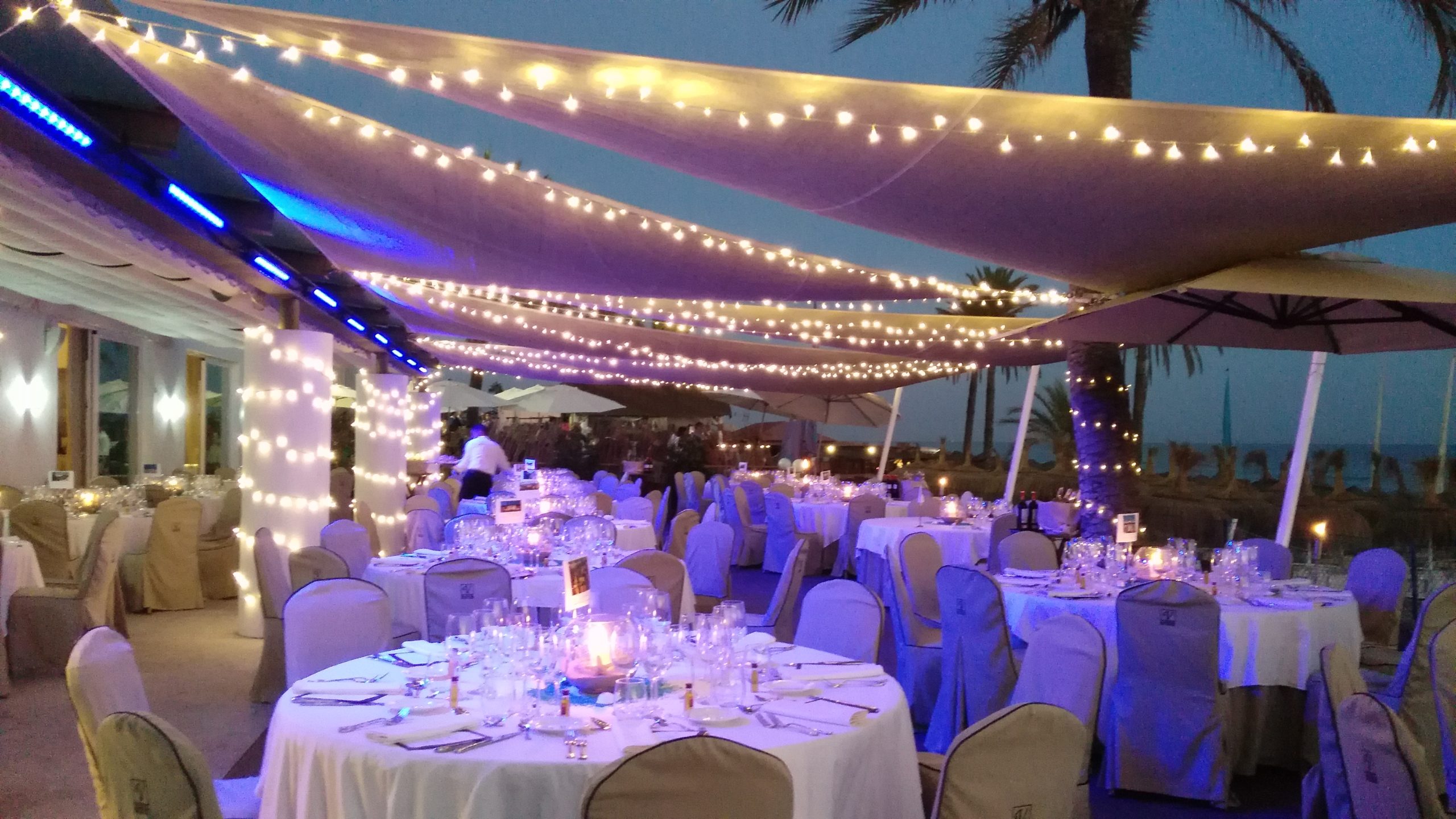Decoración e iluminación personalizada en el Beach Club Estrella del Mar