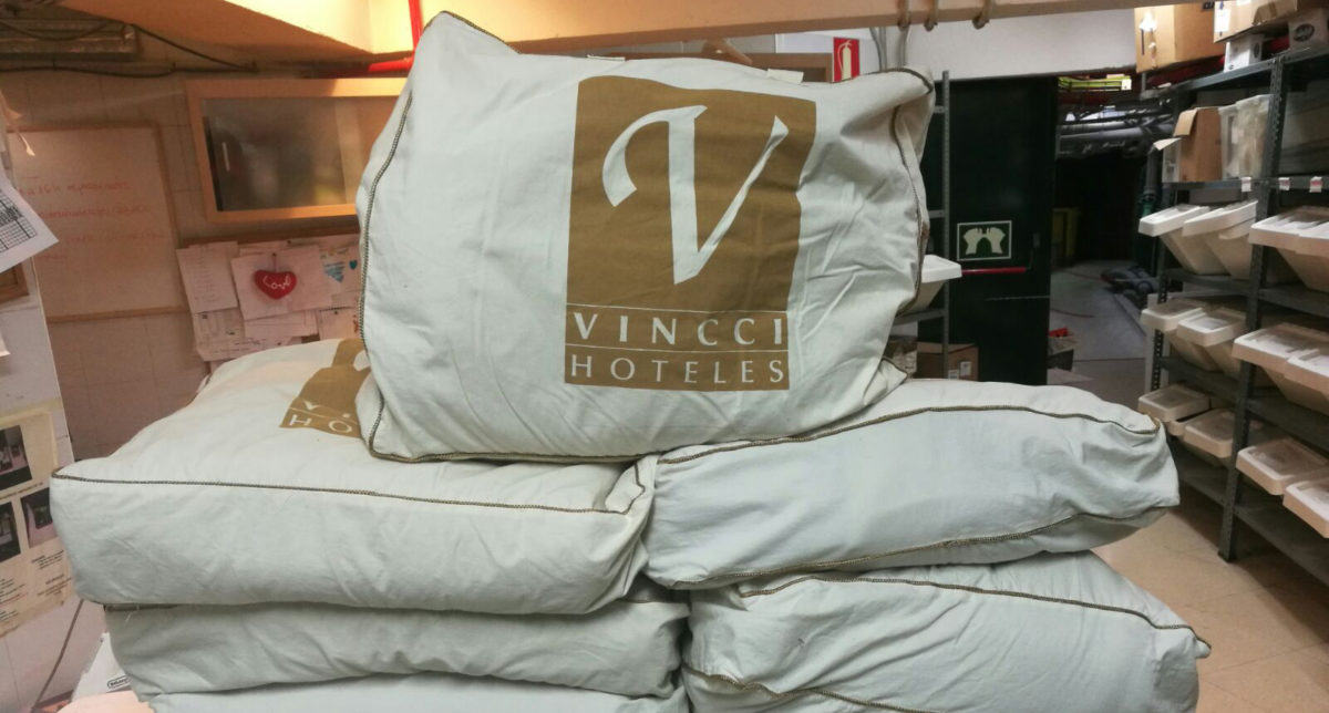Vincci Hoteles’ blankets make the trip from Santander to Greece to help SOS Refugiados