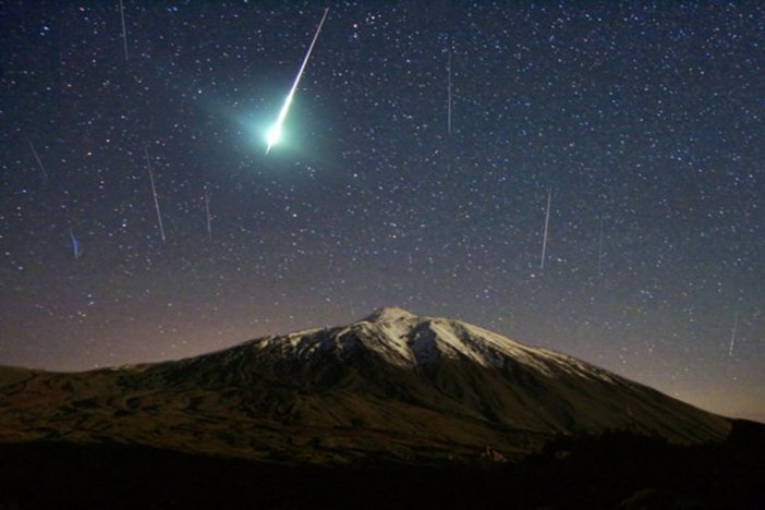 Lluvia de estrellas en el Parque Natural del Teide. / Foto: diariotierra.com