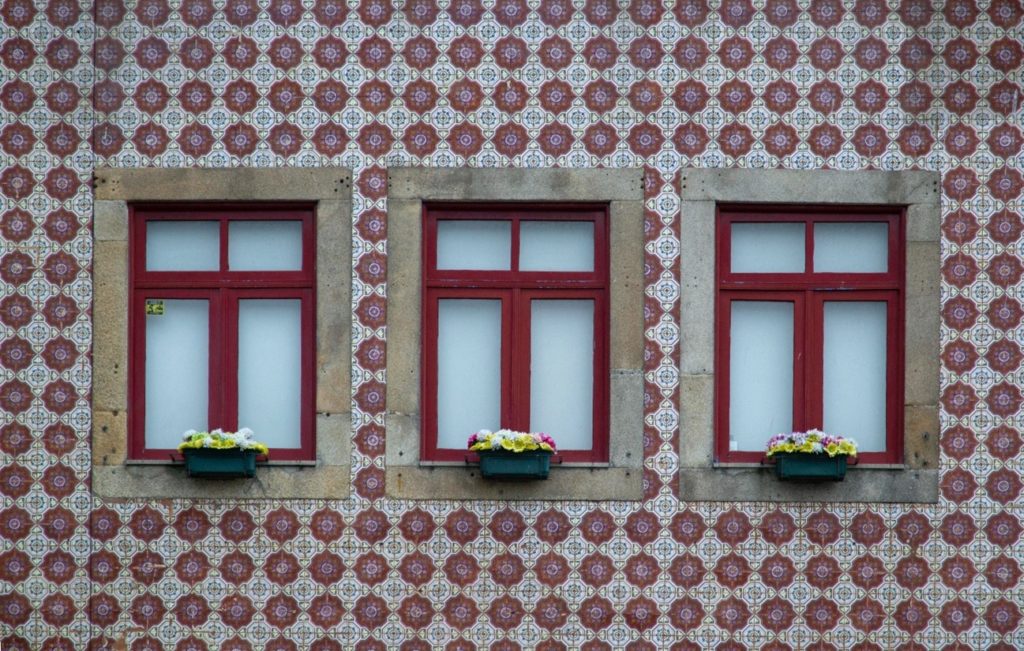 ventanas con azulejos en oporto