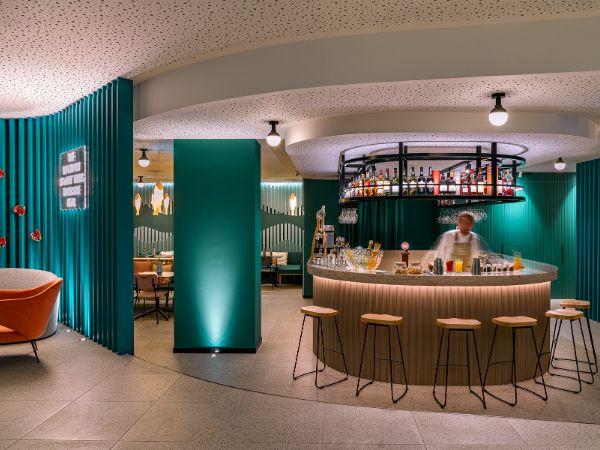 “Onda Bar” Lounge bar Vincci Bonjardim 4* Porto “Onda Bar” Lounge bar Vincci Bonjardim 4* Porto