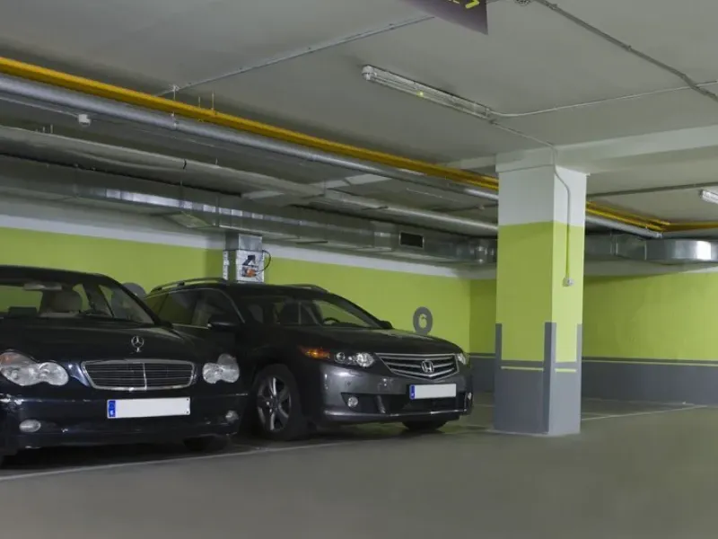 Parking interior de pago Vincci Zaragoza Zentro 4* Parking interior de pago Vincci Zaragoza Zentro 4*
