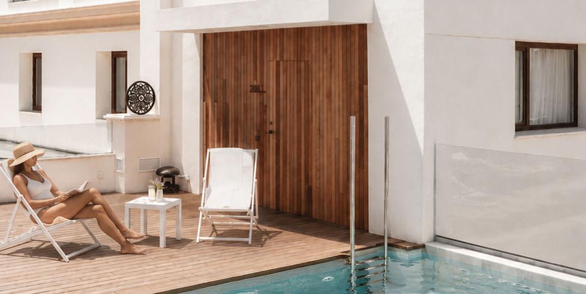 Piscina infinity con solárium Vincci Selección Unuk 5* GL Sevilla Piscina infinity con solárium Vincci Selección Unuk 5* GL Sevilla