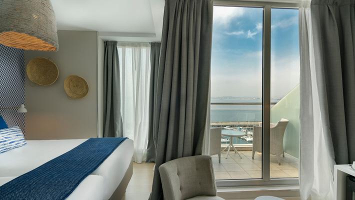Vincci Room Vista Mar con Terraza Vincci Puertochico 4* Santander Vincci Room Vista Mar con Terraza Vincci Puertochico 4* Santander