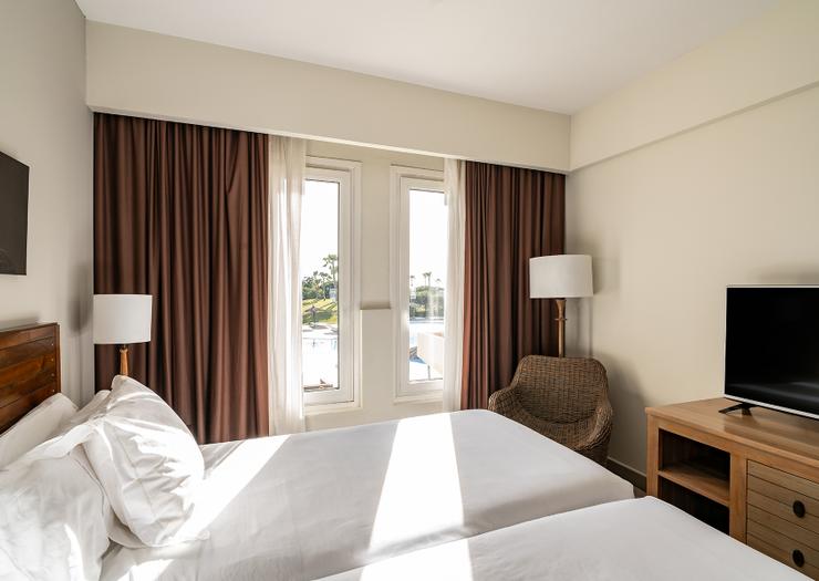 Suíte Júnior Acesso Direto à Piscina Hotel Vincci Costa Golf 4* Cadis Suíte Júnior Acesso Direto à Piscina Hotel Vincci Costa Golf 4* Cadis