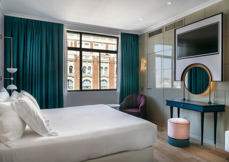 Doppelzimmer auf die Gran Via Vincci Capitol 4* Madrid Doppelzimmer auf die Gran Via Vincci Capitol 4* Madrid