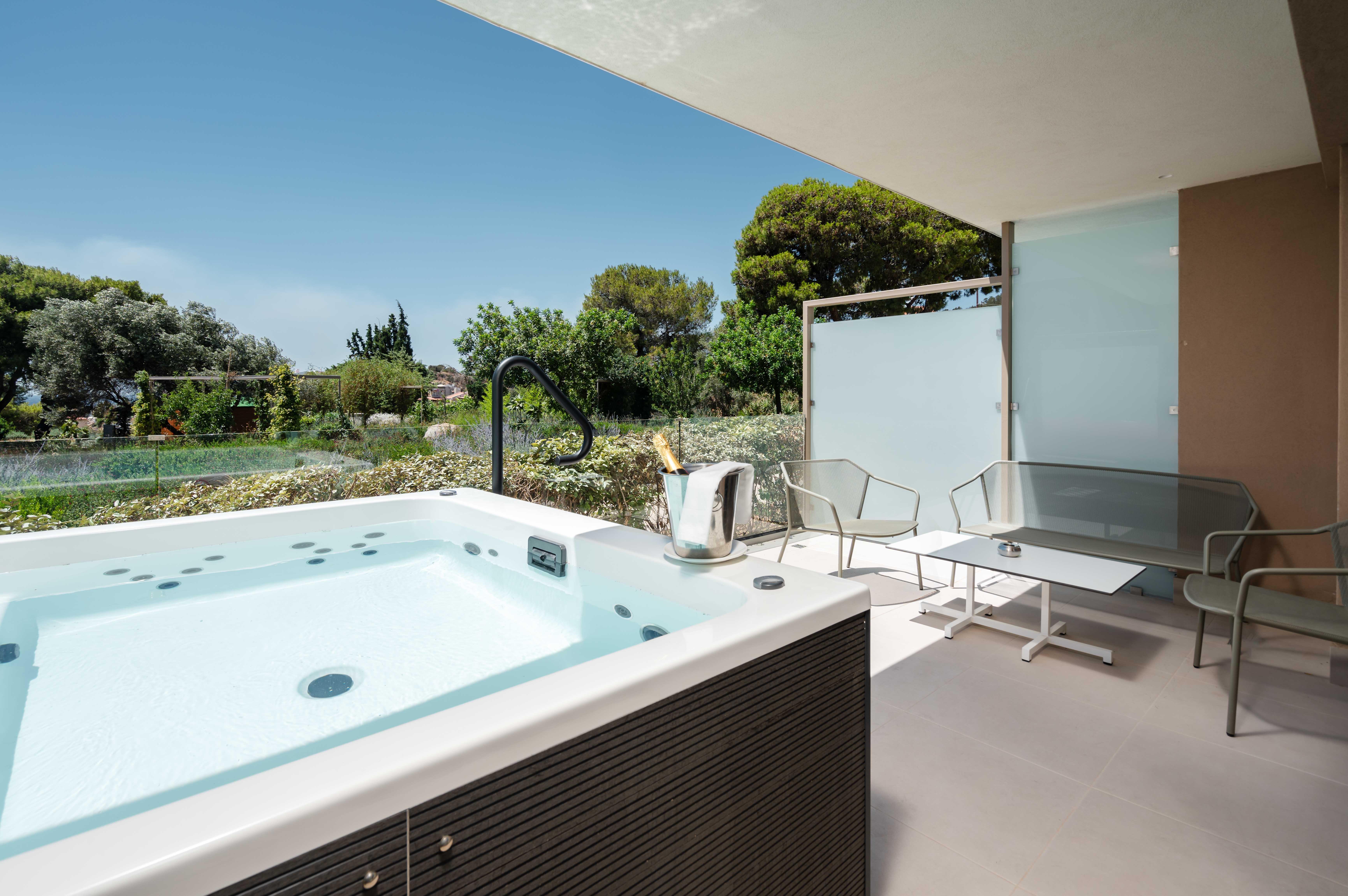 Suite With Hydromassage Bathtub  Vincci EverEden 4* Anavyssos - Athens