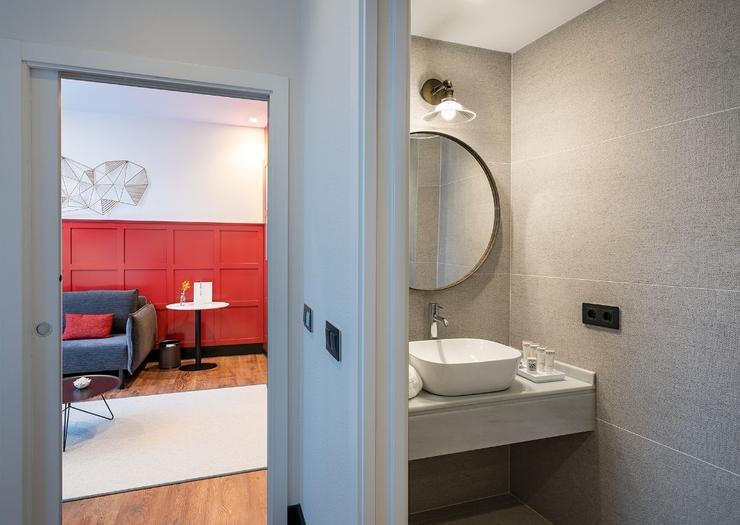 Junior Suite Room Views to the estuary Vincci Consulado de Bilbao 4* Junior Suite Room Views to the estuary Vincci Consulado de Bilbao 4*