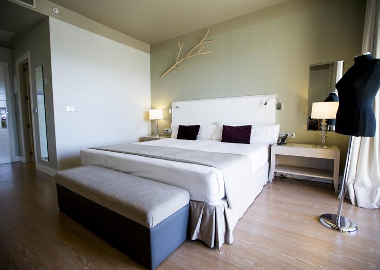 Superior Room With Terrace Vincci Valdecañas Golf 4* Cáceres Superior Room With Terrace Vincci Valdecañas Golf 4* Cáceres
