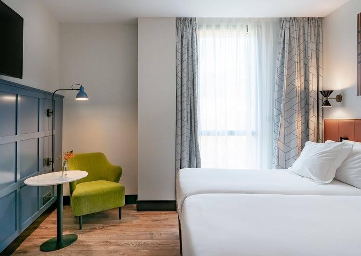 Single Room King Bed with view to the Ría Vincci Consulado de Bilbao 4* Single Room King Bed with view to the Ría Vincci Consulado de Bilbao 4*