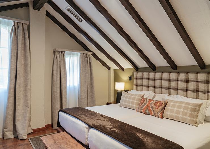 Duplex Suite mit zwei Schlafzimmern Vincci Selección Rumaykiyya 5* Granada Duplex Suite mit zwei Schlafzimmern Vincci Selección Rumaykiyya 5* Granada