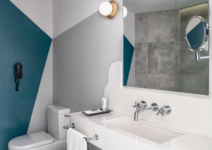 Doppelzimmer auf die Gran Via Vincci Capitol 4* Madrid Doppelzimmer auf die Gran Via Vincci Capitol 4* Madrid