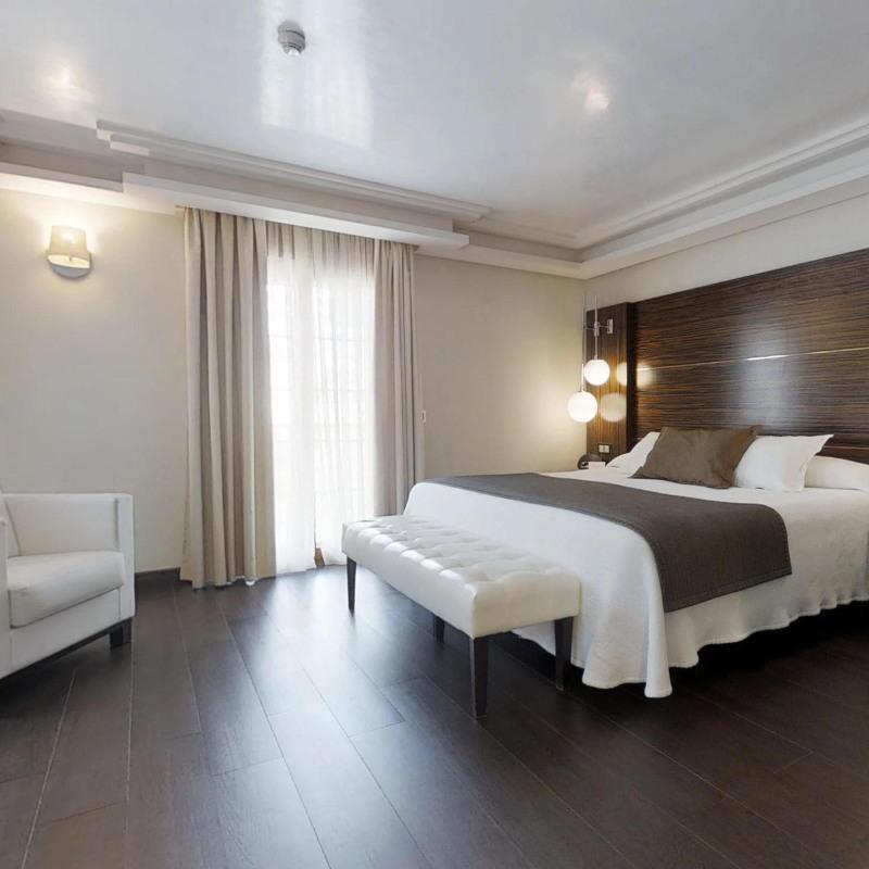 Suite com Vista para a Cidade Hotel Vincci Selección Aleysa 5* Málaga Suite com Vista para a Cidade Hotel Vincci Selección Aleysa 5* Málaga