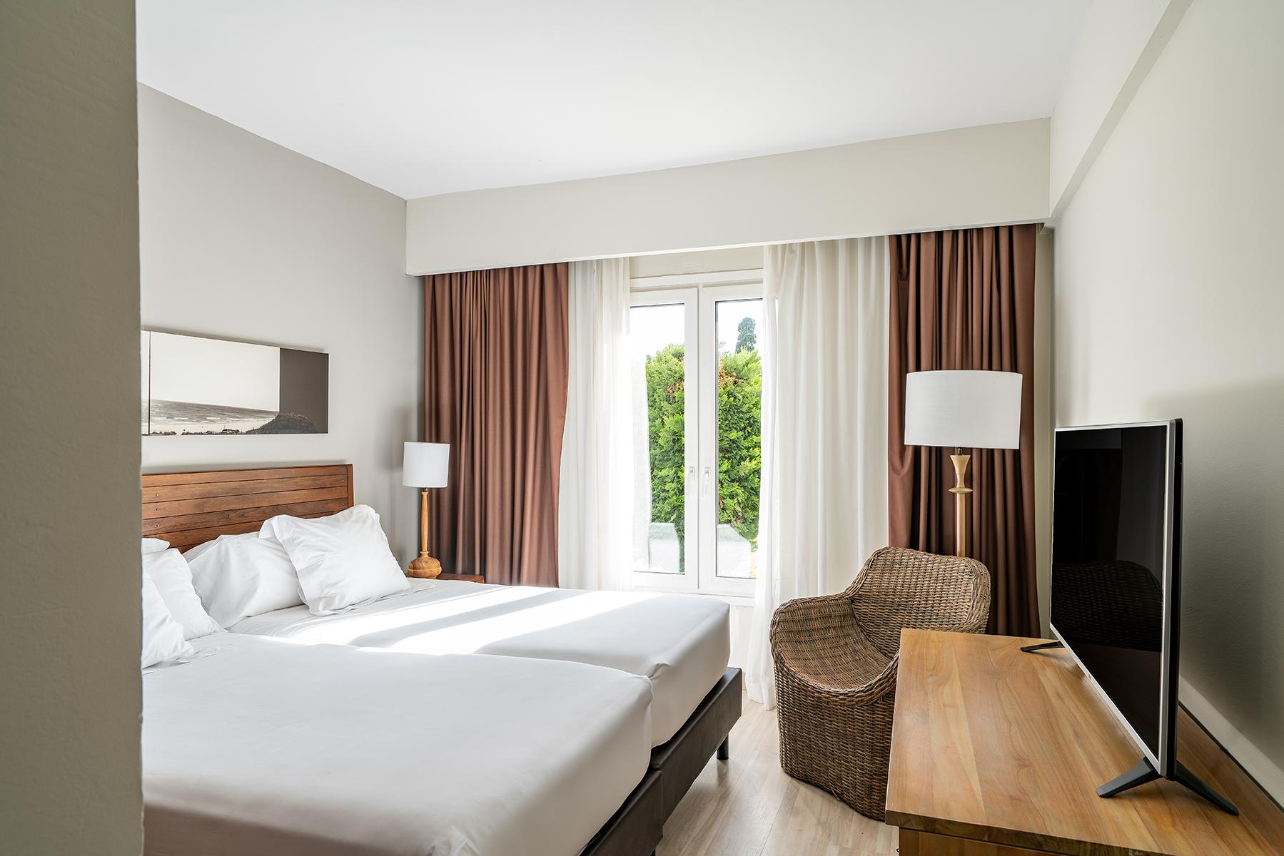 JUNIOR SUITE GARDEN ACCESS Vincci Costa Golf 4*  Cadiz