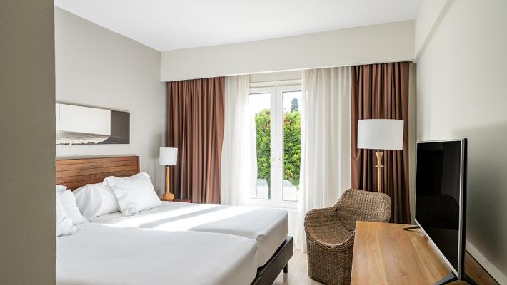 JUNIOR SUITE GARDEN ACCESS Vincci Costa Golf 4* Cadiz JUNIOR SUITE GARDEN ACCESS Vincci Costa Golf 4* Cadiz