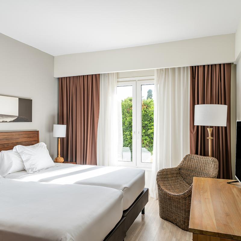 JUNIOR SUITE GARDEN ACCESS Vincci Costa Golf 4* Cadiz JUNIOR SUITE GARDEN ACCESS Vincci Costa Golf 4* Cadiz