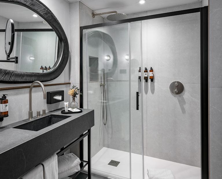 Superior Room with Courtyard Views Vincci Soho 4* Madrid Superior Room with Courtyard Views Vincci Soho 4* Madrid