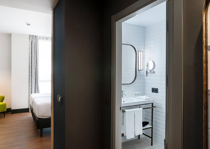 Single Room King Bed with view to the Ría Vincci Consulado de Bilbao 4* Single Room King Bed with view to the Ría Vincci Consulado de Bilbao 4*