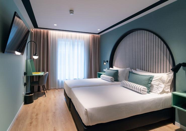 Double Room with Extra Bed Vincci Bonjardim 4* Porto Double Room with Extra Bed Vincci Bonjardim 4* Porto