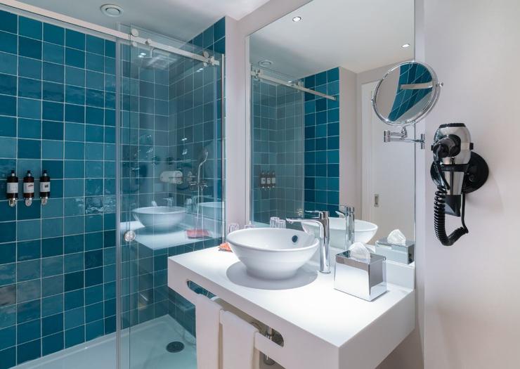 Double Room with Extra Bed Vincci Bonjardim 4* Porto Double Room with Extra Bed Vincci Bonjardim 4* Porto