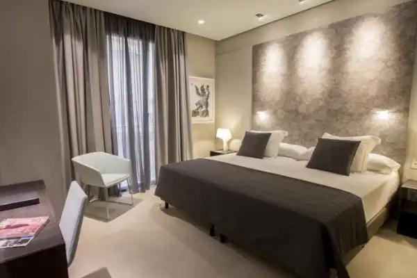 Camera tripla Vincci Mercat 4* Valencia Camera tripla Vincci Mercat 4* Valencia