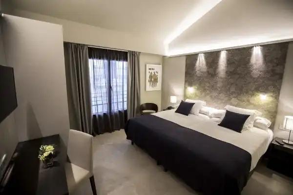 Camera tripla Vincci Mercat 4* Valencia Camera tripla Vincci Mercat 4* Valencia