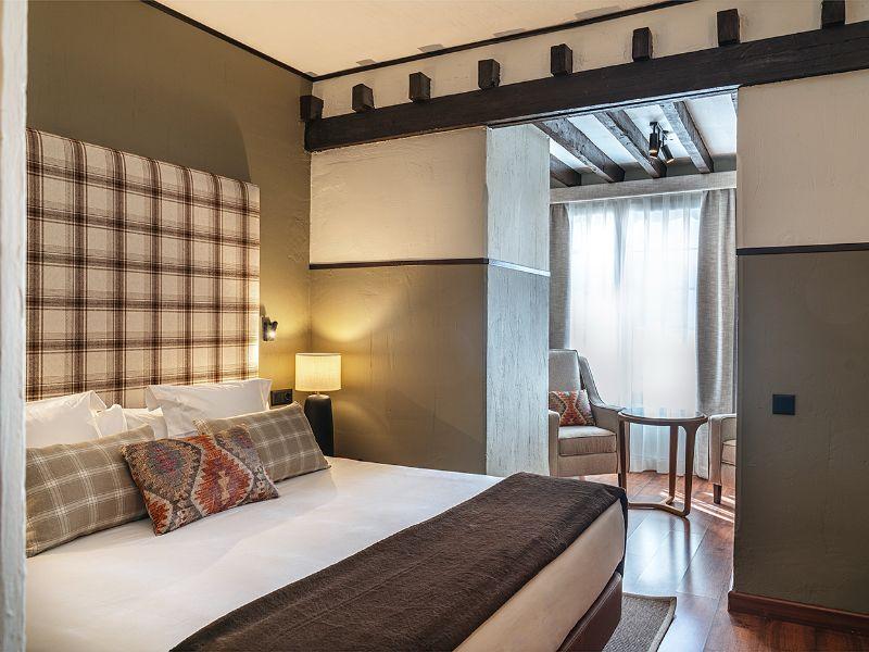 Junior Suite Vista Montaña  Vincci Selección Rumaykiyya 5* Granada