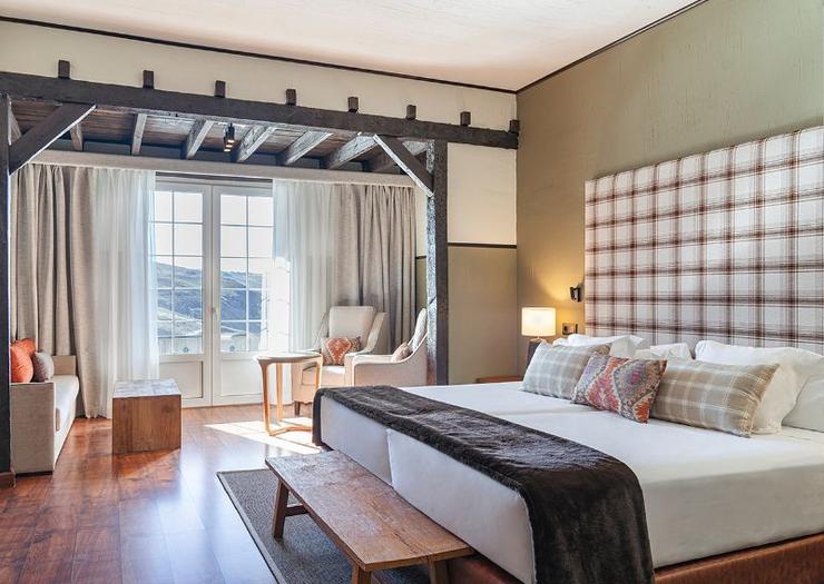 Junior Suite con vista montagna Vincci Selección Rumaykiyya 5* Granada Junior Suite con vista montagna Vincci Selección Rumaykiyya 5* Granada