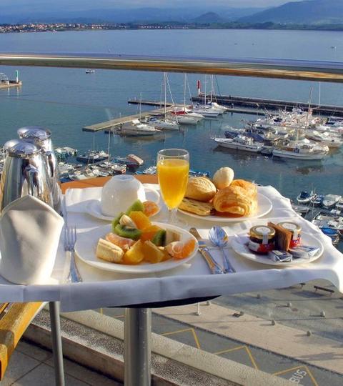 Desayuno Vincci Puertochico 4* Santander Desayuno Vincci Puertochico 4* Santander