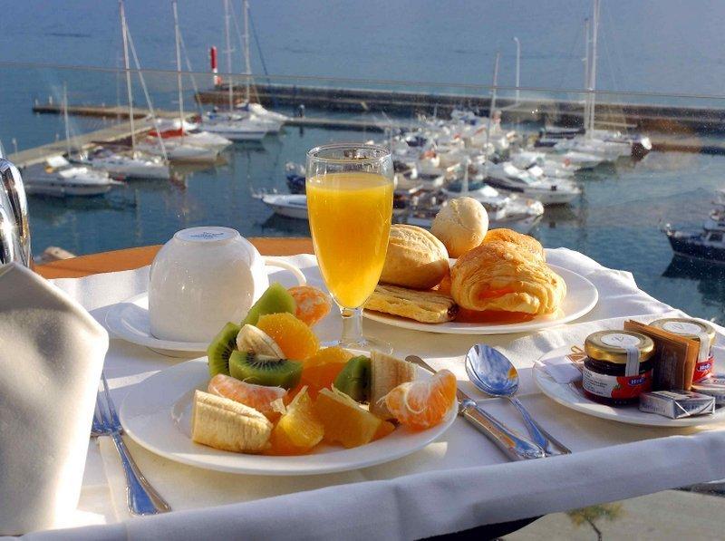 Frühstück Vincci Puertochico 4* Santander Frühstück Vincci Puertochico 4* Santander