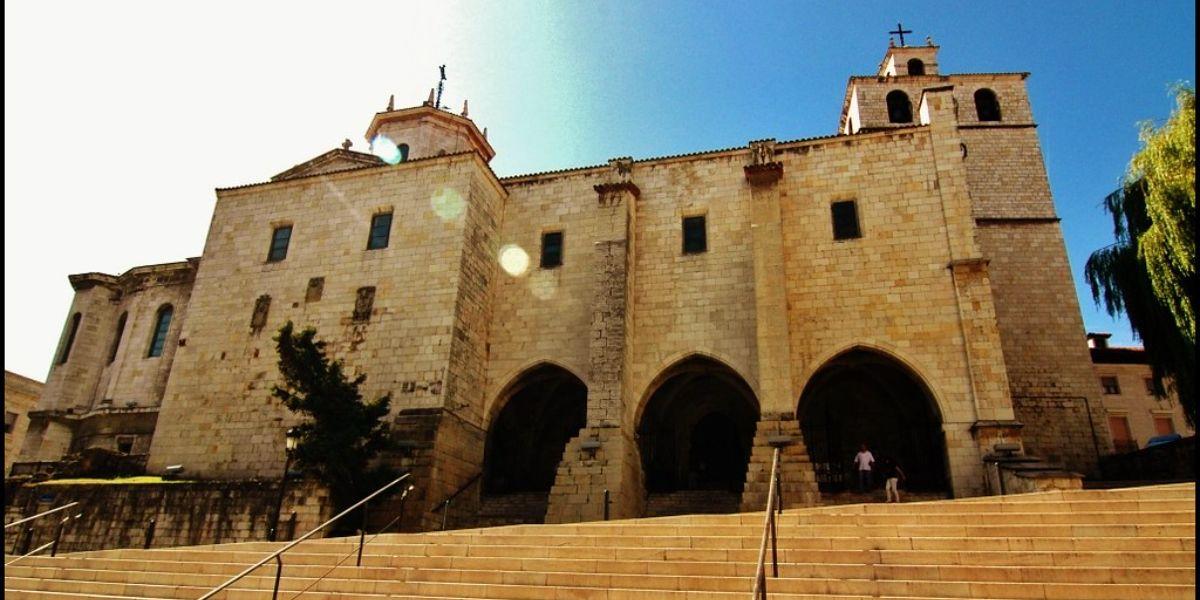 Iglesia Catedral Nuestra Señora de la Asunción Vincci Hoteles Iglesia Catedral Nuestra Señora de la Asunción Vincci Hoteles