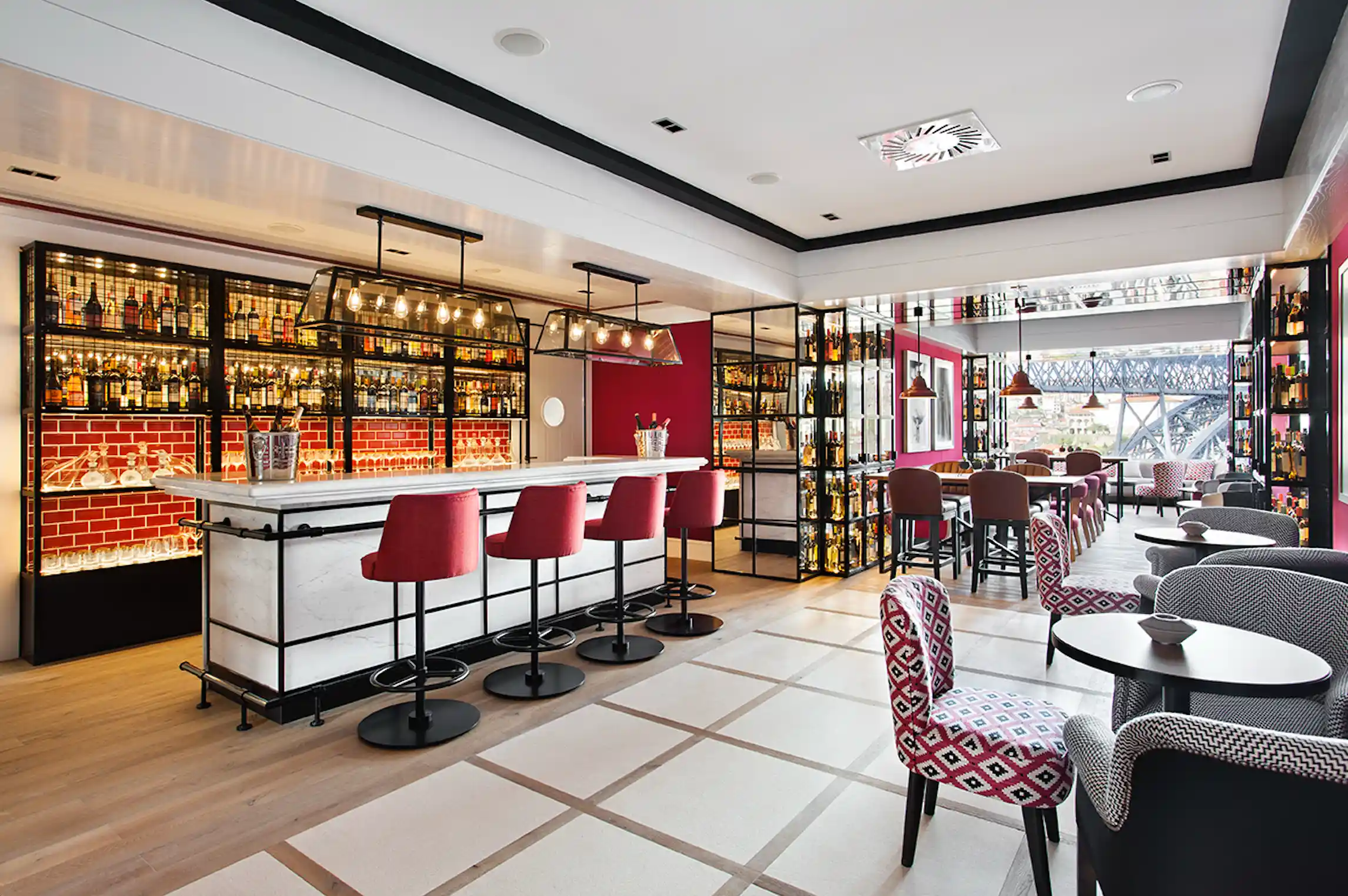 Bar at the Vincci Ponte de Ferro 4* Hotel