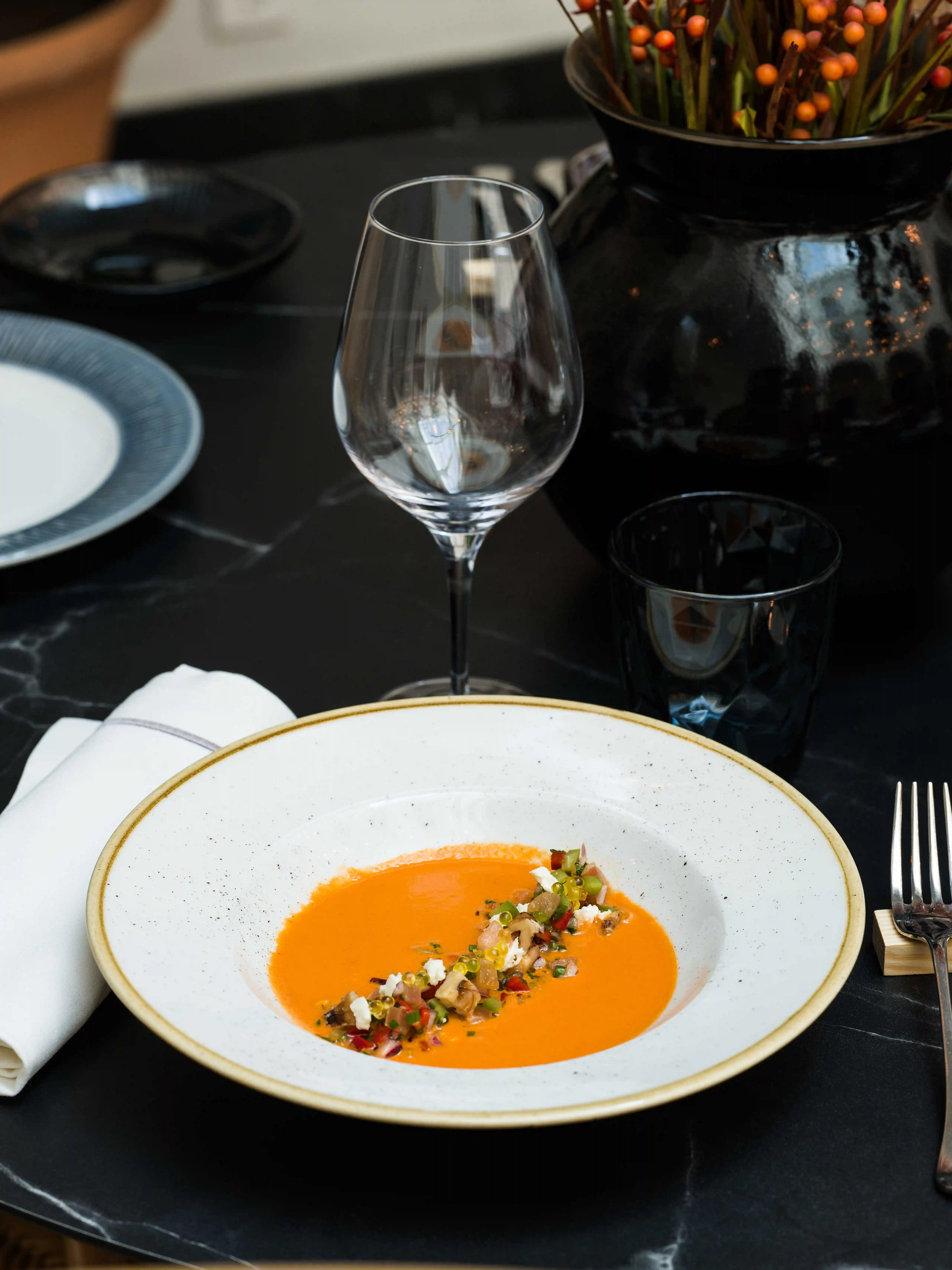 Muhammara (Crema Fría) al Piquillo, Nueces, Feta, Miel y Pico De Gallo