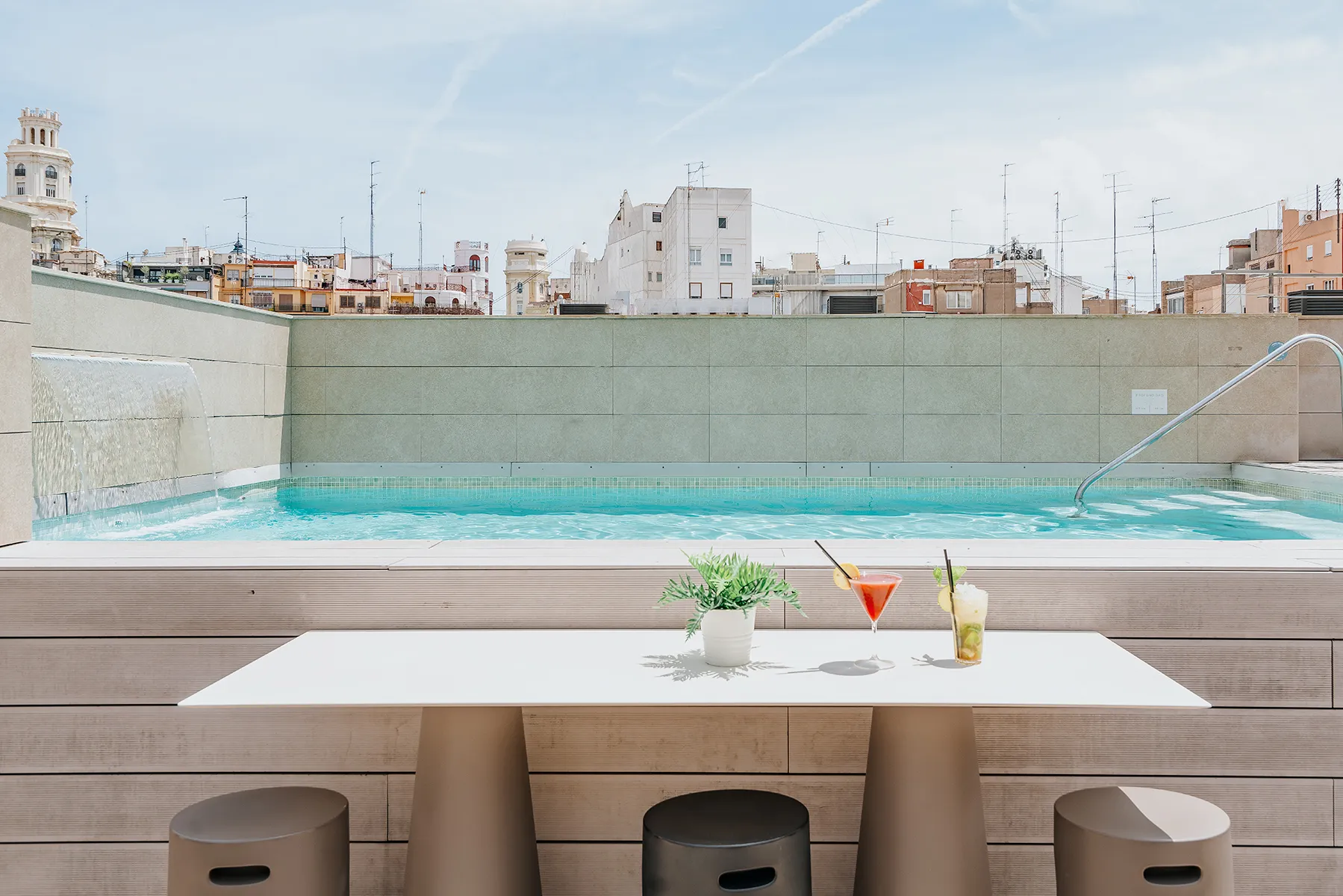 Rooftop pool at Vincci Mercat 4*