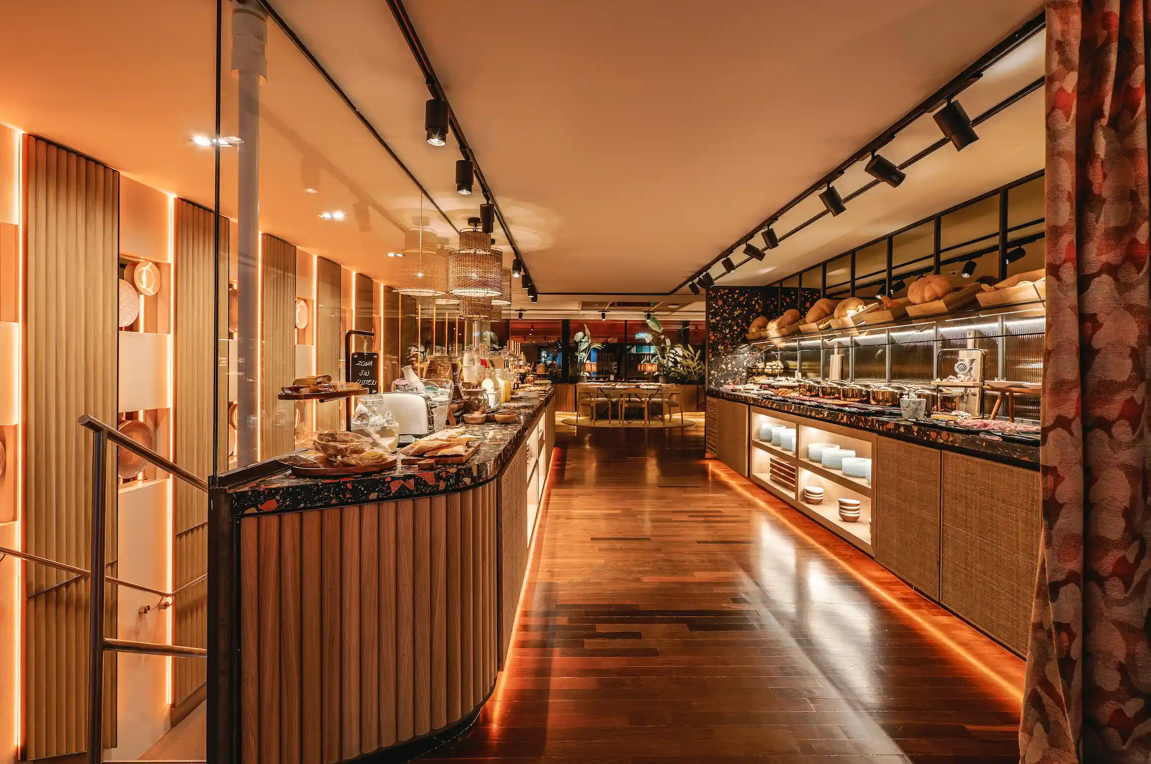 Desayuno buffet en el restaurante Soma del hotel Vincci Soma 4*