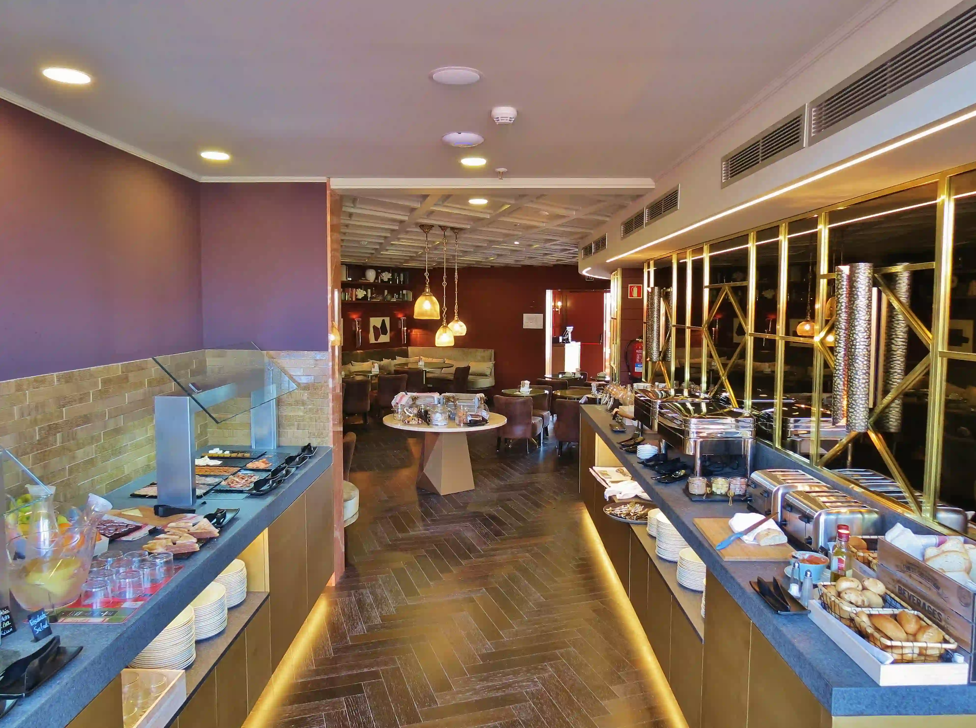 Desayuno buffet en el restaurante del Hotel vincci Mae 4*
