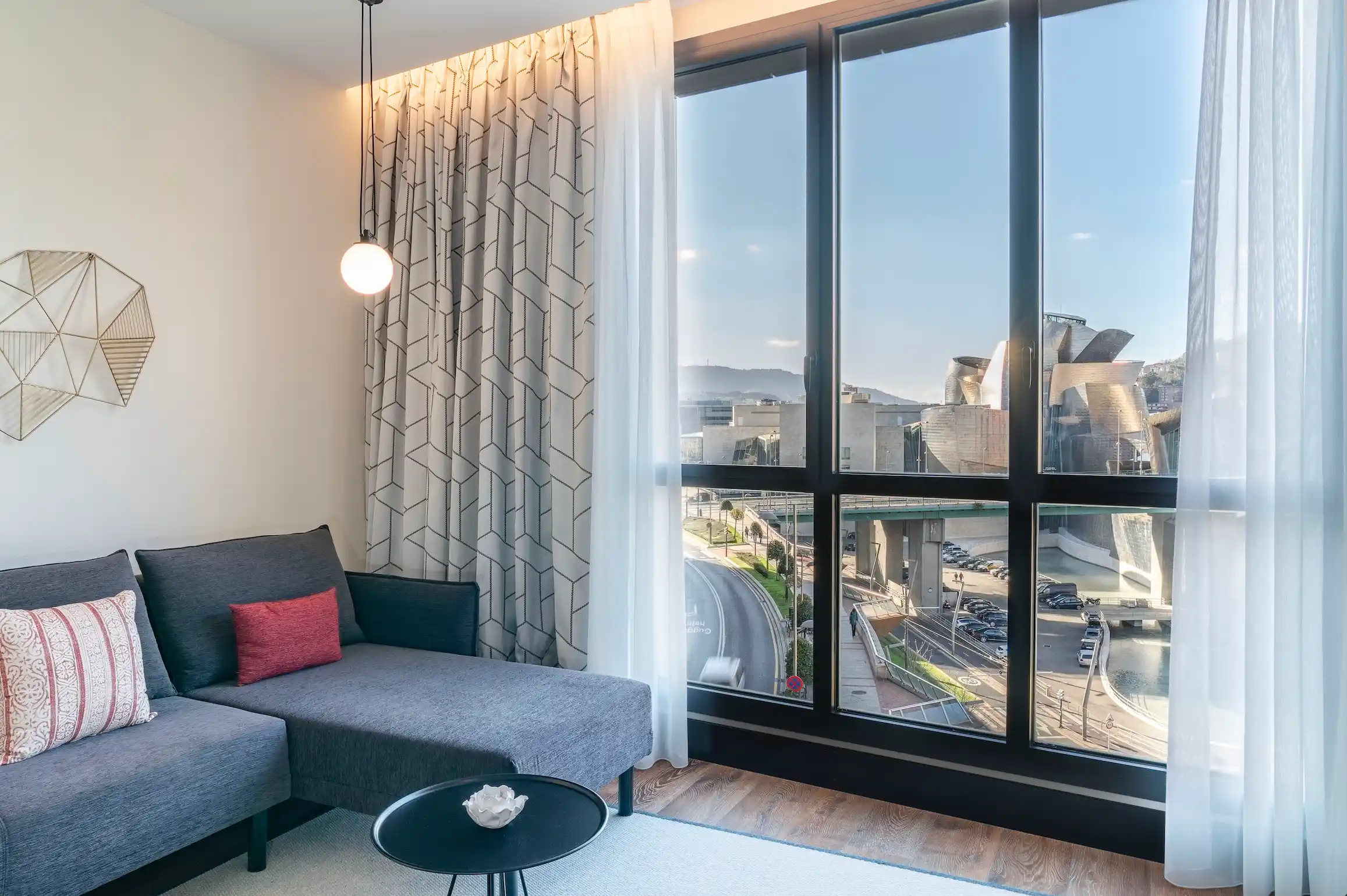 Jr Suite con Vista al Museo Guggenhein del Hotel Vincci Consulado de Bilbao 4*