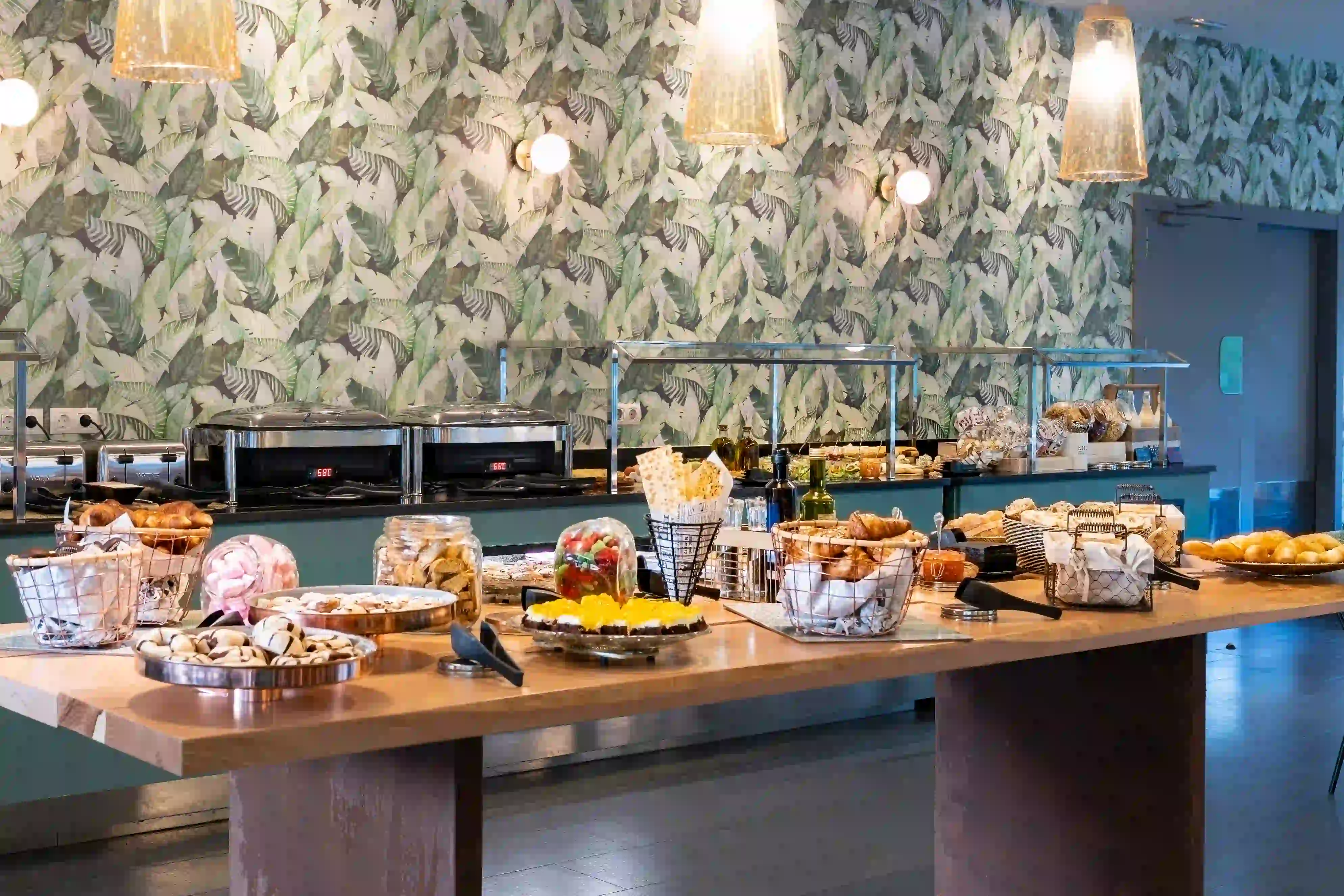 Buffet breakfast at the Vincci Marítimo 4* Hotel