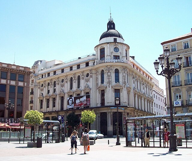Teatro Calderón de Madrid in Plaza de Jacinto Benavente