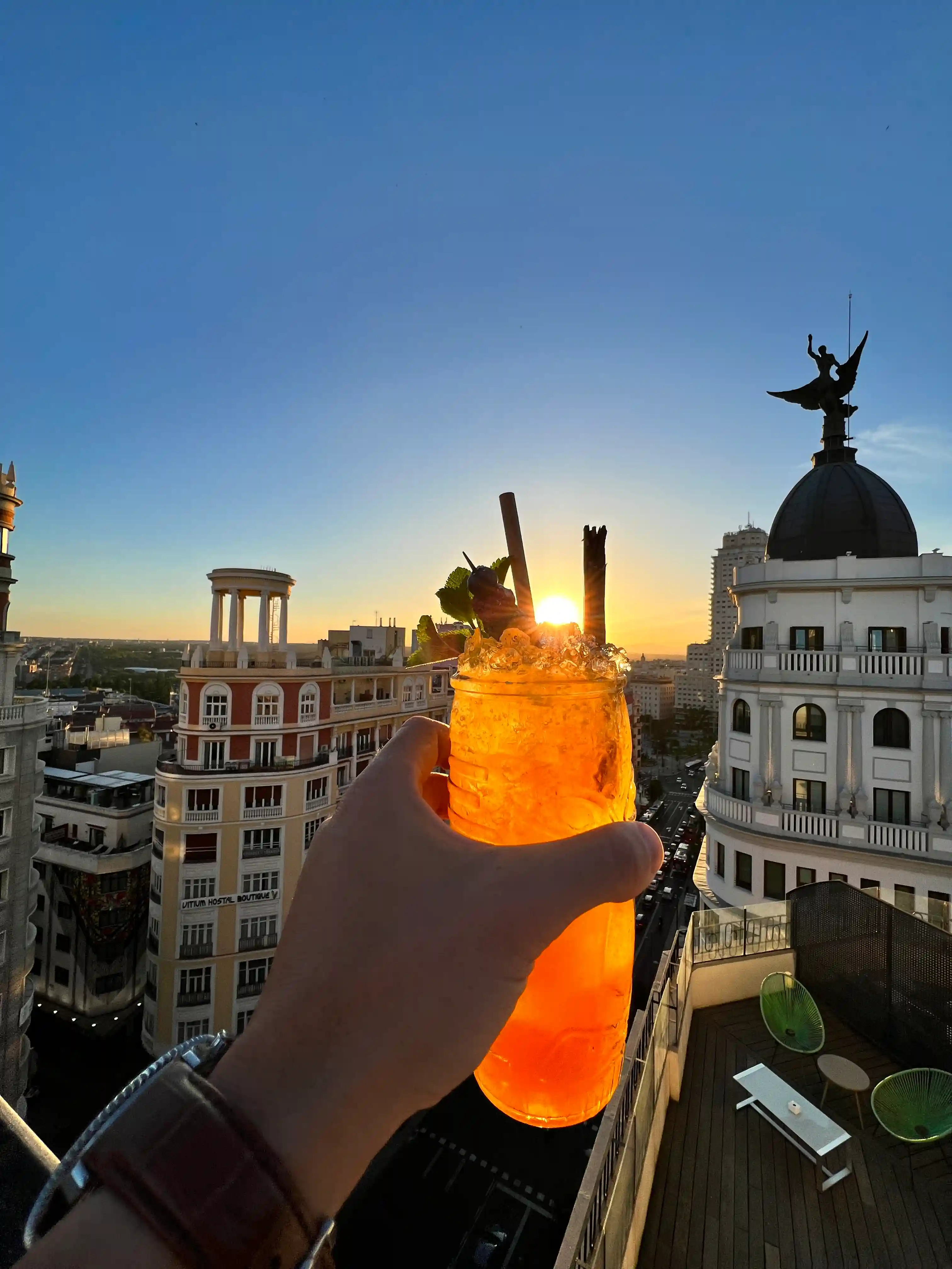 Atardeceres Vitamina By Vincci Hoteles y Goodbye, Rita