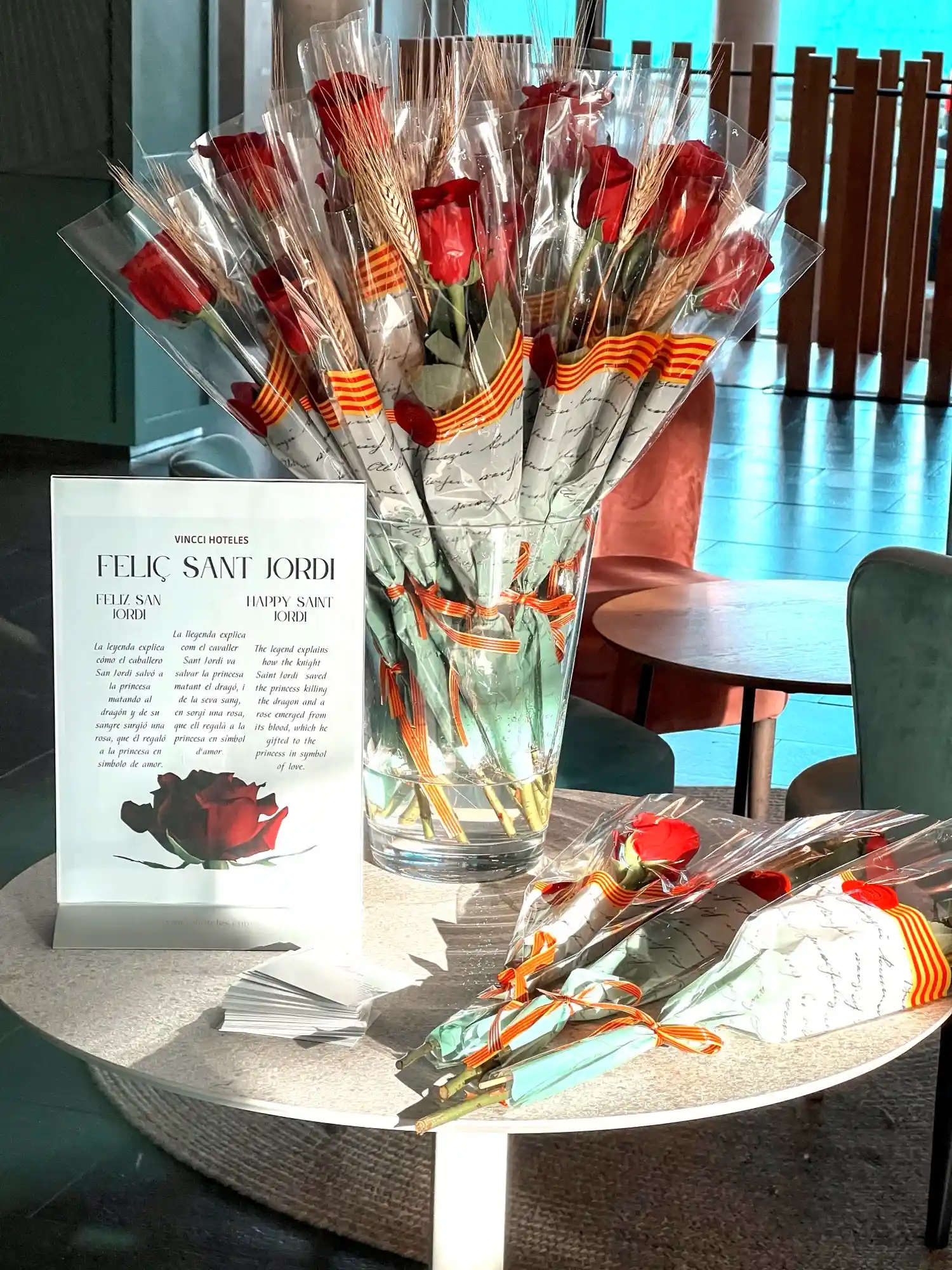 Rosas junto a la leyenda de Sant Jordi - Vincci Hoteles