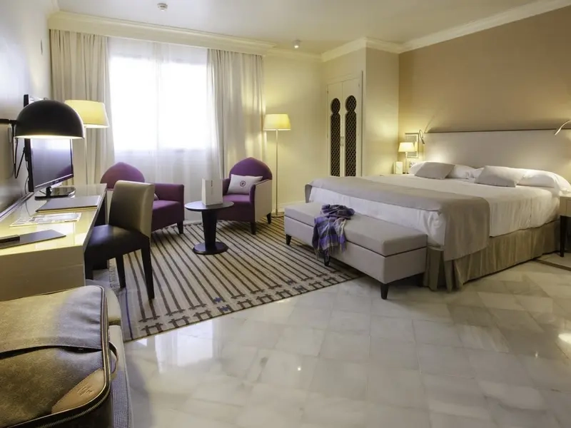 Junior suite room at Vincci Albayzin 4* hotel