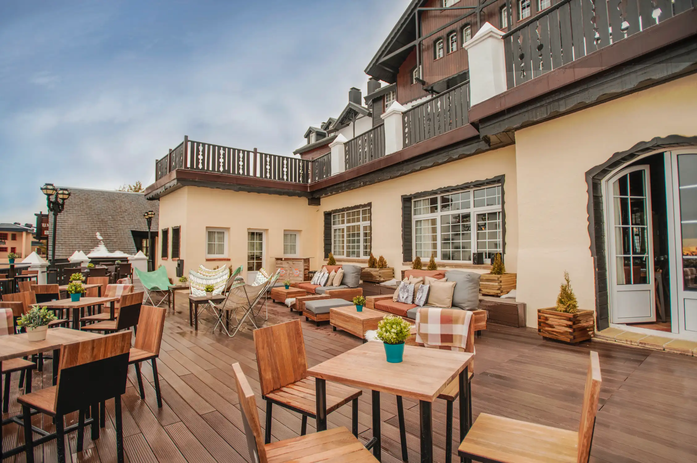 Vincci Selección Rumaykiyya Terraza Snowman Bar IV