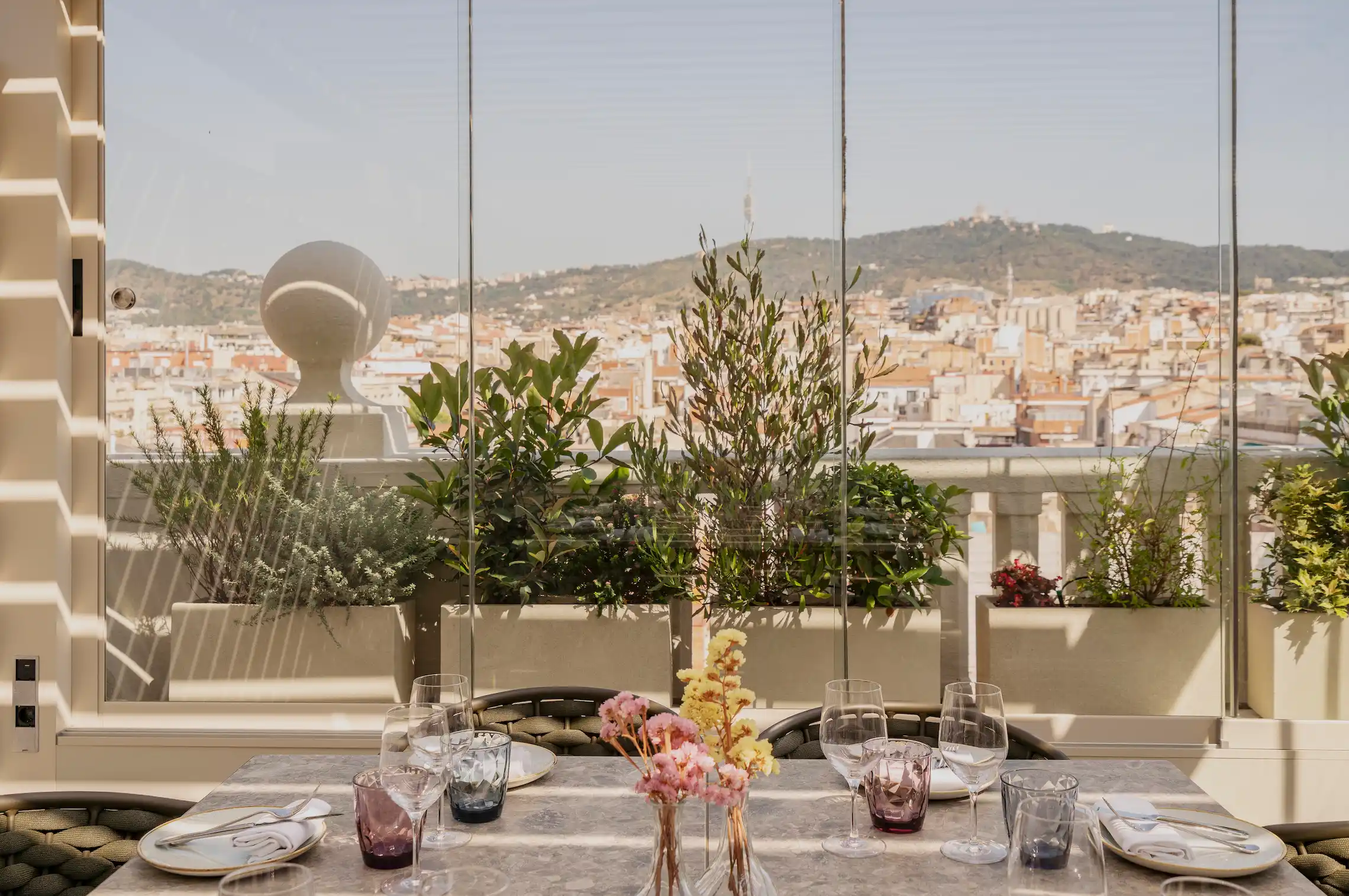 Terraza West Food & Bar del Hotel Vincci Mae 4*