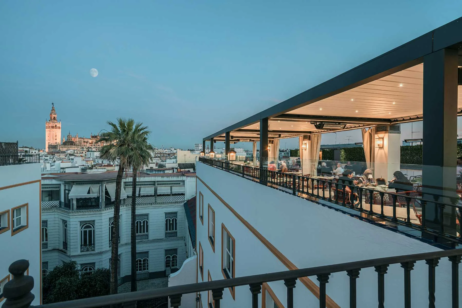 Terraza Restaurante El Mirador de Sevilla en el Hotel Vincci La Rábida 4*