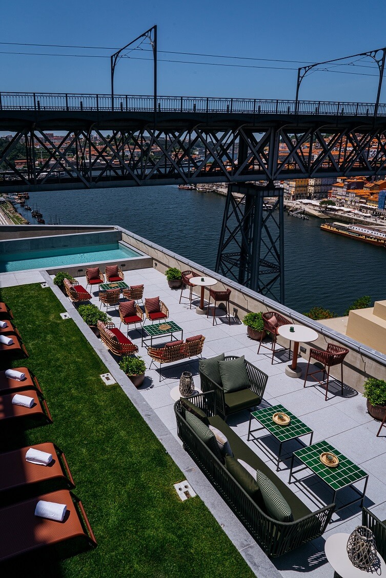 Vista terraza y piscina Vincci Ponte de Ferro 4* Oporto