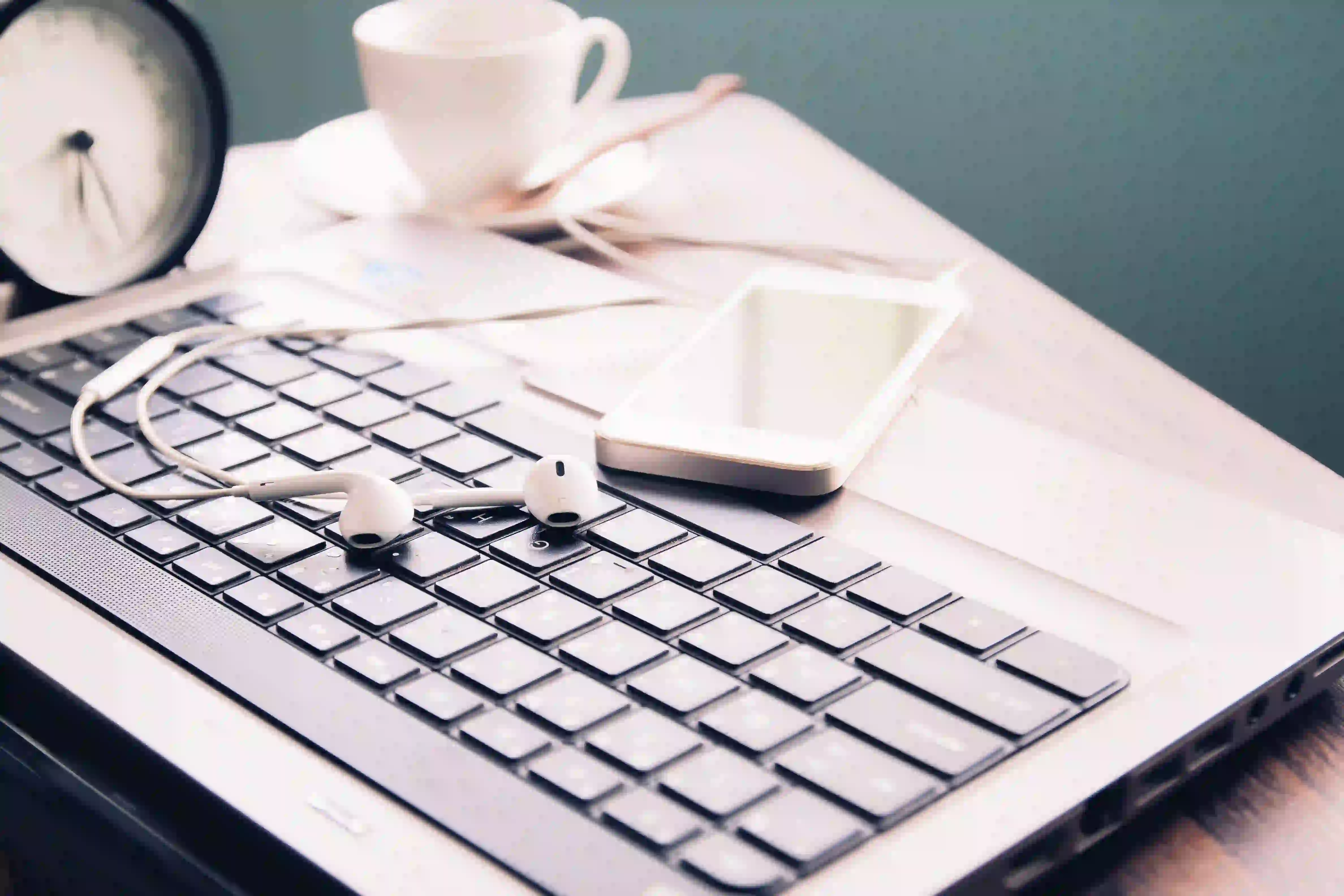 Ordenador y Accesorios para Trabajar