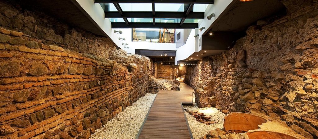 parte de la muralla árabe en el interior del hotel vincci selección posada del patio en Málaga