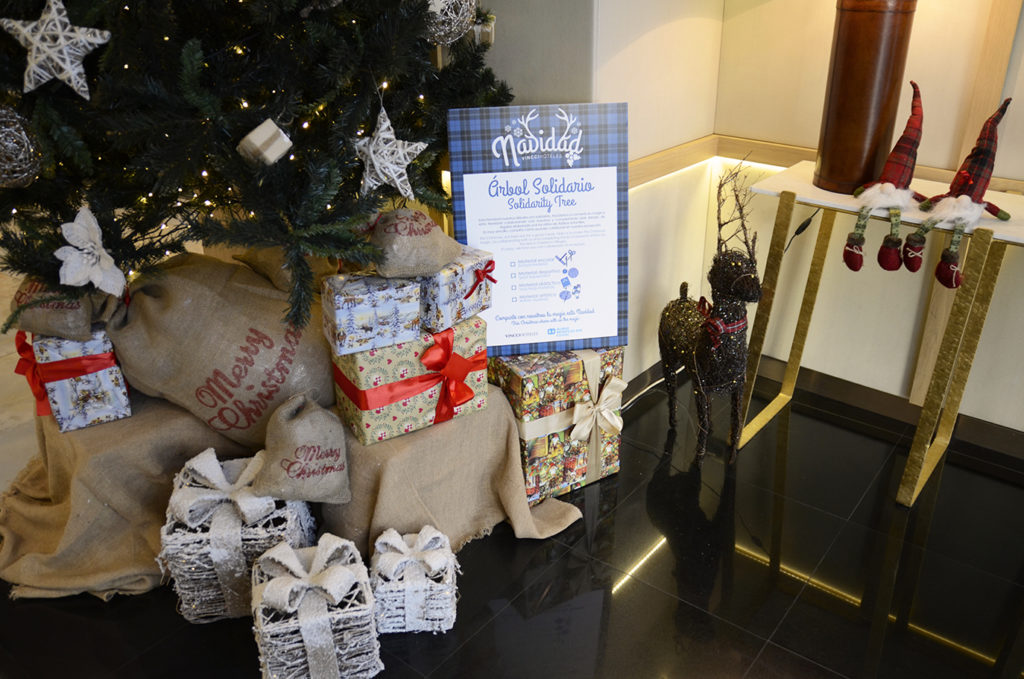 arbol solidario navidades 2018 vincci capitol