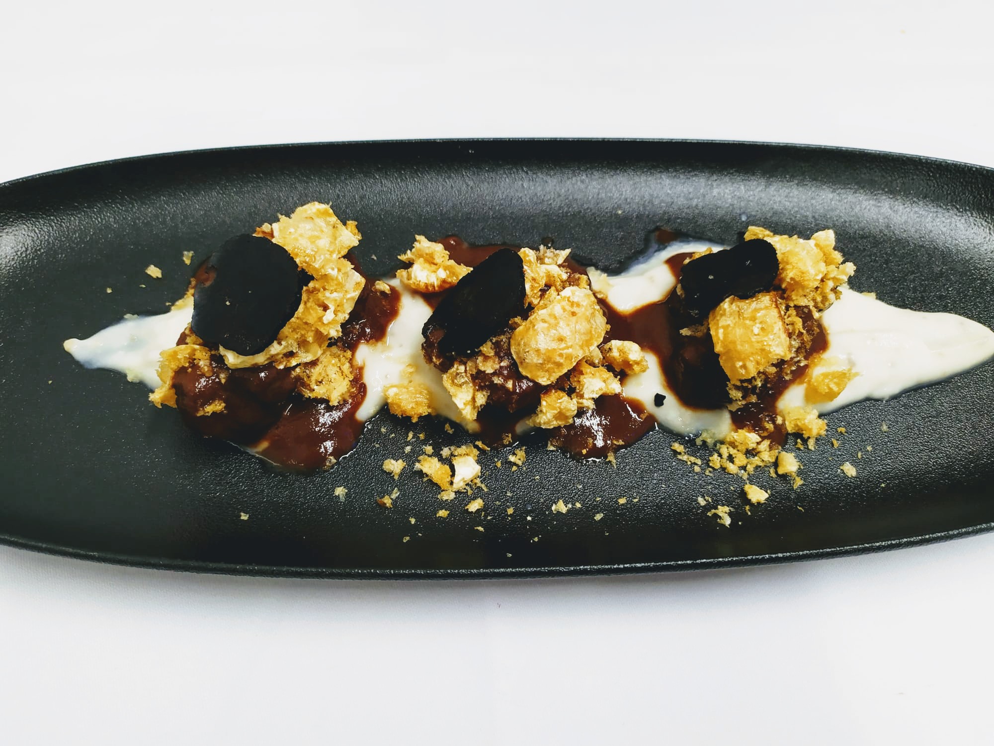 carrillera de cerdo con pure de coliflor y trufa vincci the mint